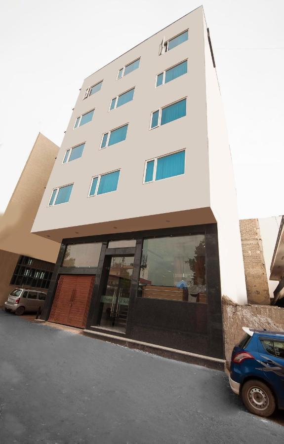 Hotel Z Suite-Near Delhi Airport New Delhi Bagian luar foto