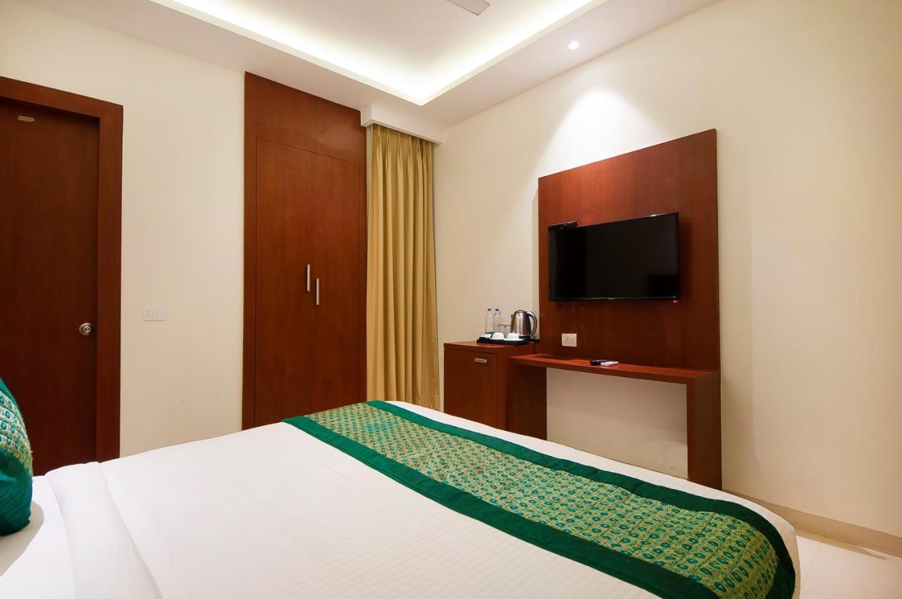 Hotel Z Suite-Near Delhi Airport New Delhi Bagian luar foto